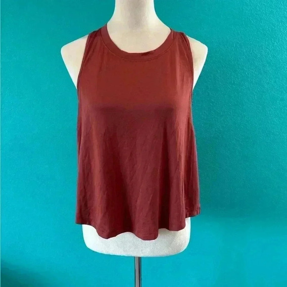 Old navy active ultra light athletic workout halter tank top in size large - Picture 1 of 4